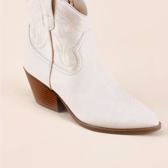 WHITE Indigo Rd Alydia Western Boots - Picture 3 of 5